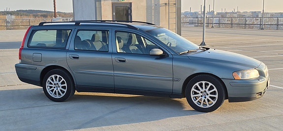 Volvo V70 2 of 3
