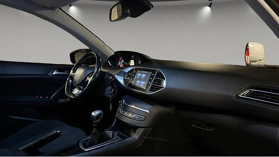 Peugeot 308 SW 6 of 8