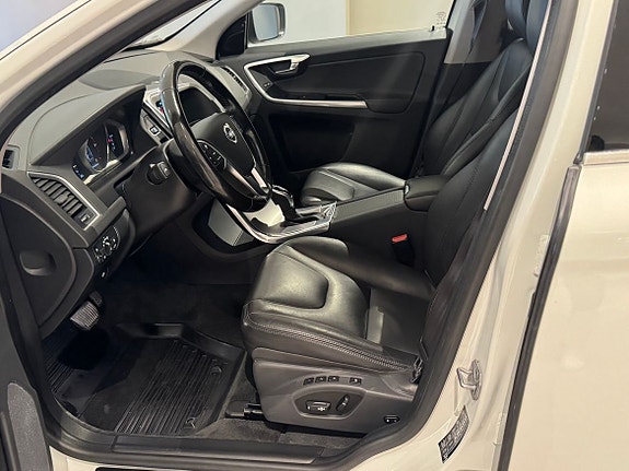 Volvo XC60 9 of 24