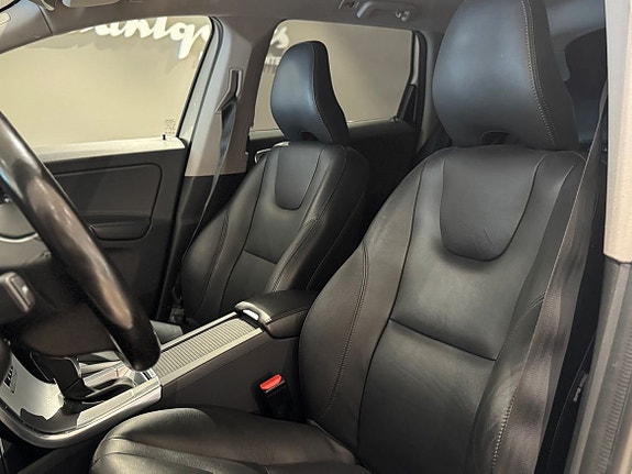 Volvo XC60 10 of 24