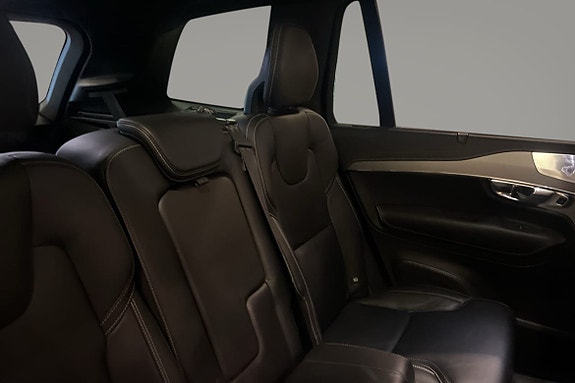 Volvo XC90 10 of 19