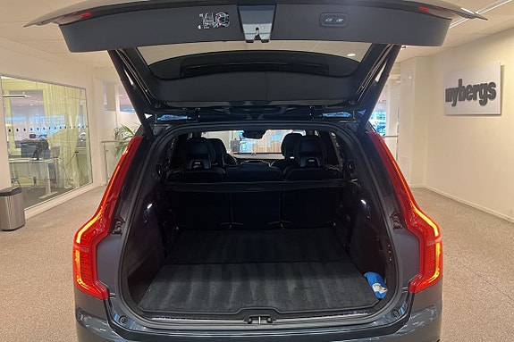 Volvo XC90 14 of 19