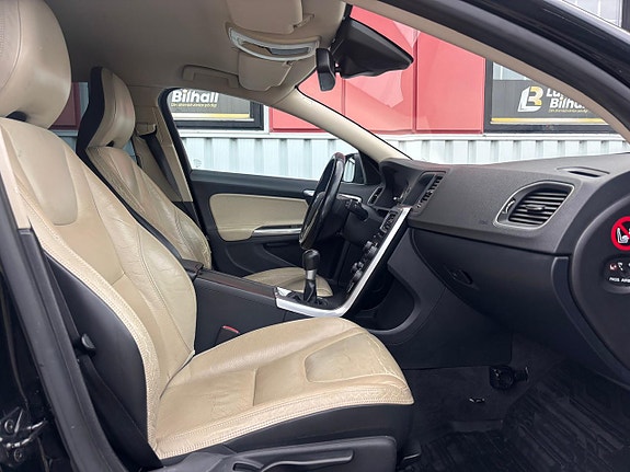 Volvo V60 18 of 26