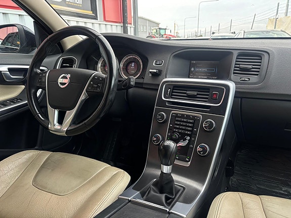 Volvo V60 11 of 26