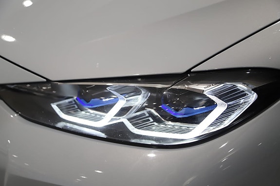 BMW i4 3 of 15