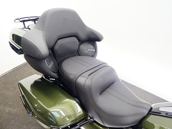 Harley-Davidson Road Glide Limited FLTRL 6 of 7
