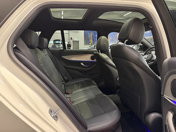 Mercedes-Benz E220 12 of 25