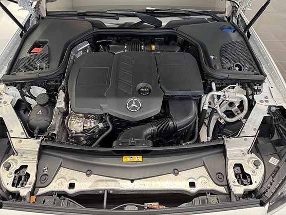 Mercedes-Benz E220 25 of 25