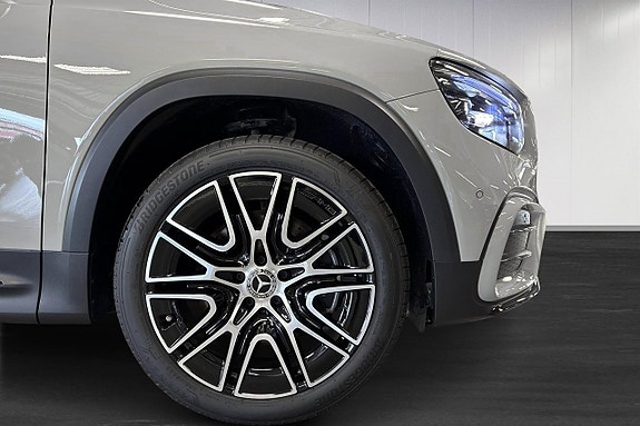 Mercedes-Benz GLB220 d 13 of 24