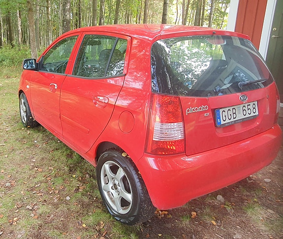Kia Picanto 3 of 10
