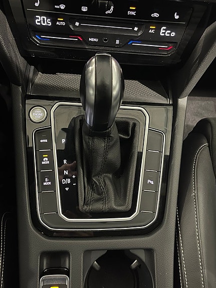 Volkswagen Passat 19 of 27
