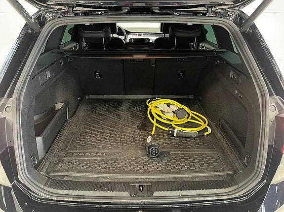 Volkswagen Passat 25 of 27