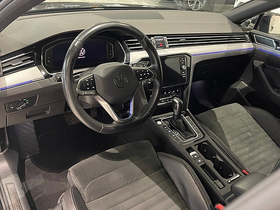 Volkswagen Passat 9 of 27