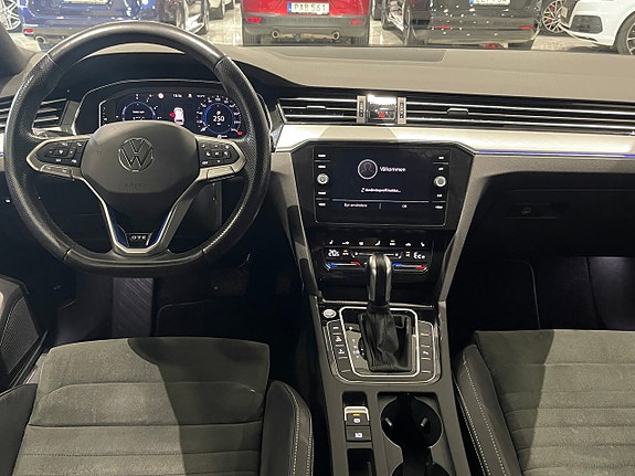 Volkswagen Passat 10 of 27