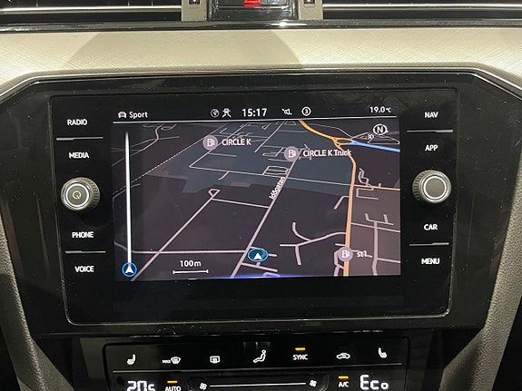 Volkswagen Passat 14 of 27
