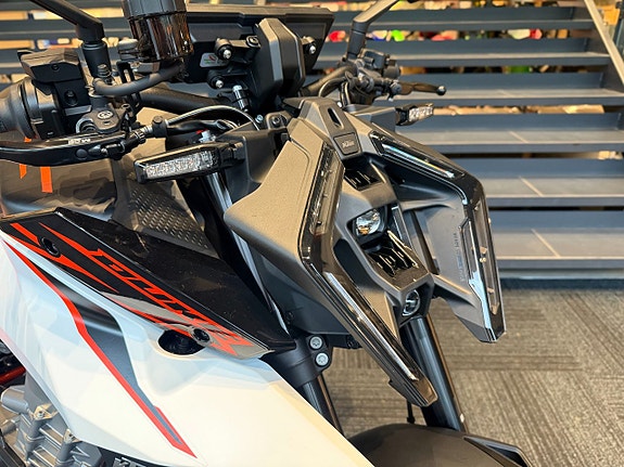 KTM 990 DUKE R *DEMO* 6 of 10