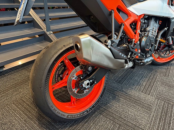 KTM 990 DUKE R *DEMO* 4 of 10