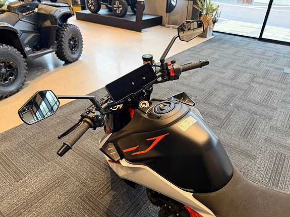 KTM 990 DUKE R *DEMO* 9 of 10