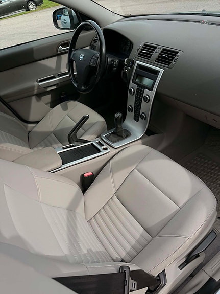Volvo V50 5 of 6