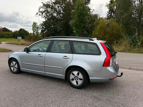 Volvo V50 3 of 6