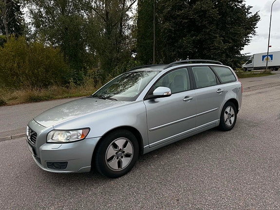 Volvo V50 2 of 6