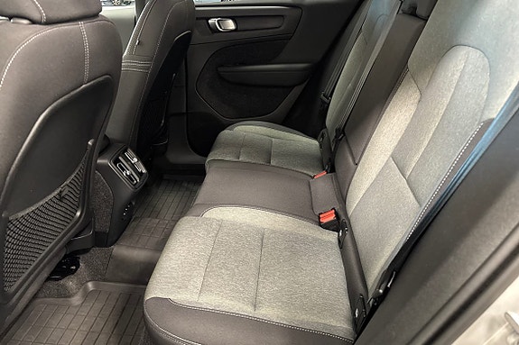 Volvo XC40 12 of 26