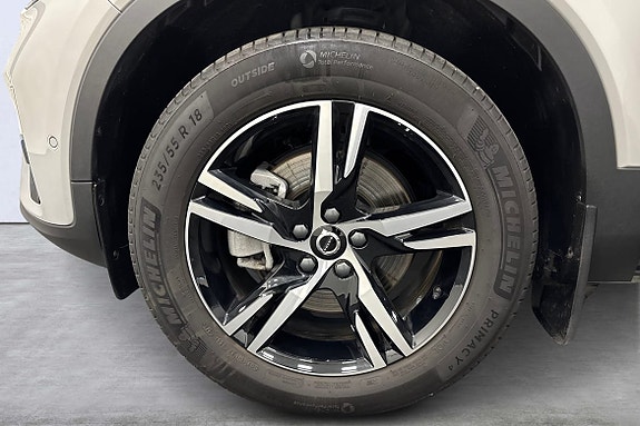 Volvo XC40 14 of 26