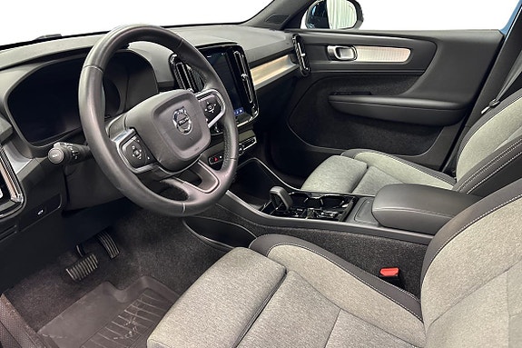 Volvo XC40 8 of 26