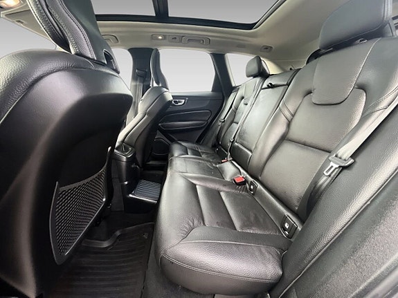 Volvo XC60 11 of 20