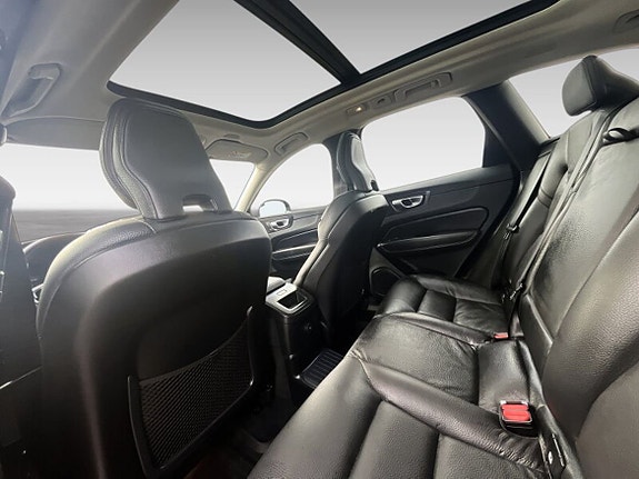 Volvo XC60 12 of 20