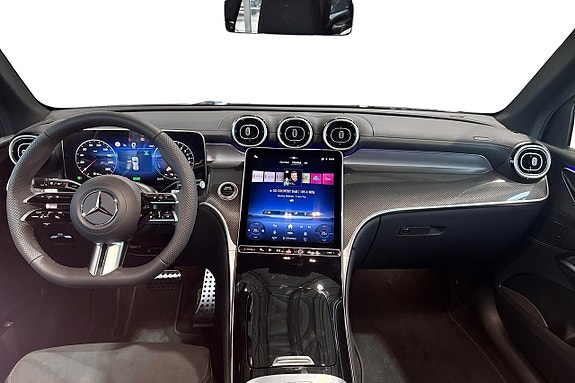 Mercedes-Benz GLC300 e 8 of 16