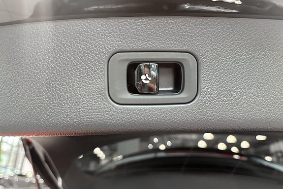 Mercedes-Benz GLC300 e 15 of 16