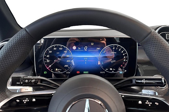 Mercedes-Benz GLC300 e 7 of 16