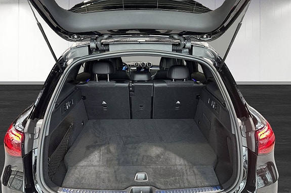 Mercedes-Benz GLC300 e 13 of 16