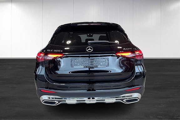 Mercedes-Benz GLC300 e 12 of 16