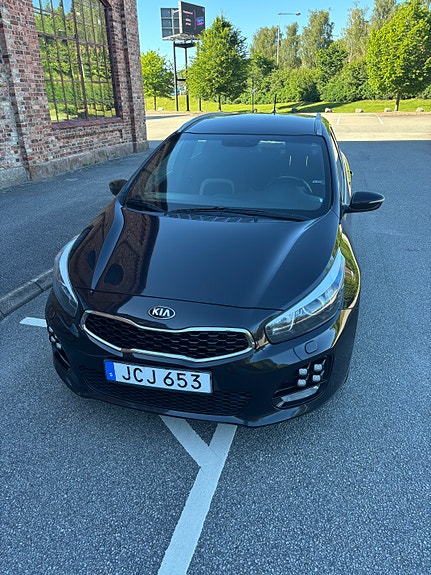 Kia Ceed 2 of 7