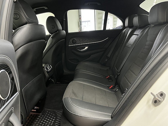 Mercedes-Benz E220 15 of 30