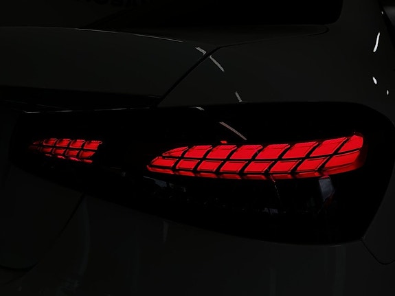 Mercedes-Benz E220 11 of 30