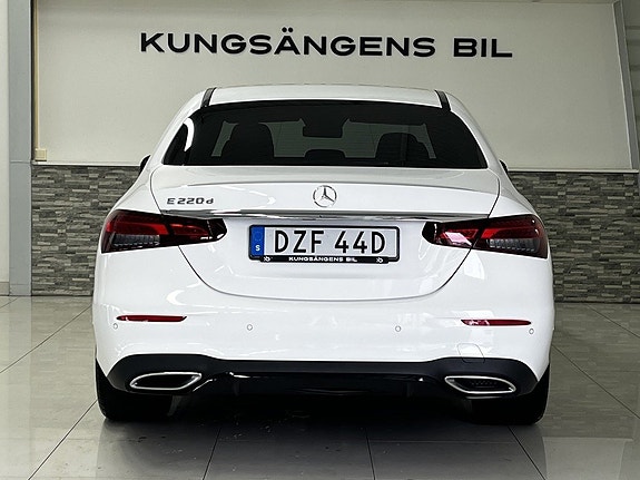 Mercedes-Benz E220 7 of 30