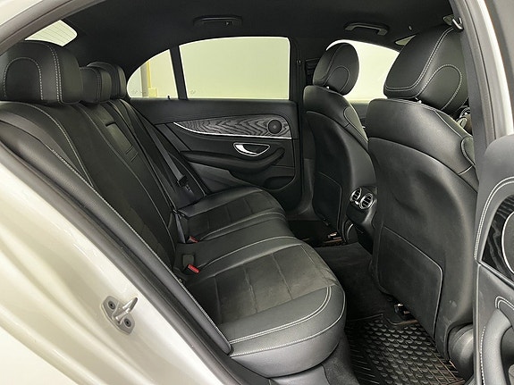 Mercedes-Benz E220 16 of 30