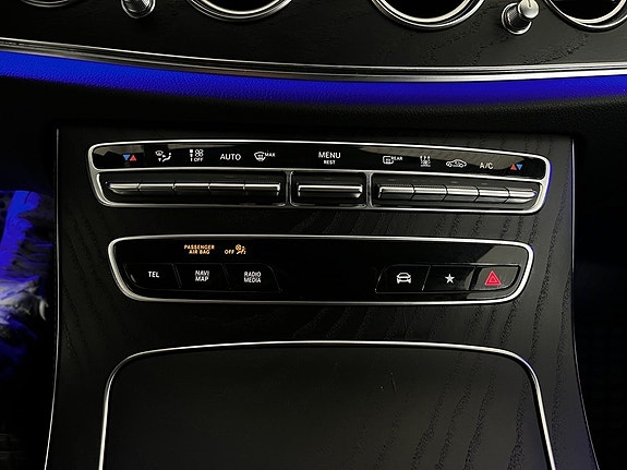 Mercedes-Benz E220 28 of 30