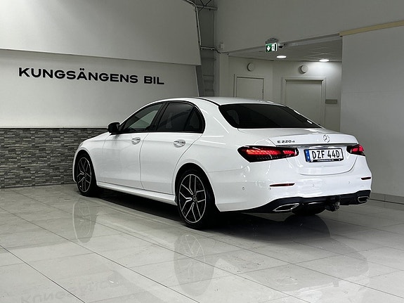 Mercedes-Benz E220 8 of 30