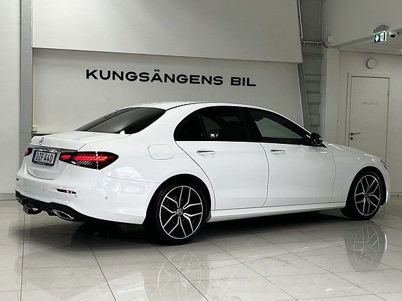 Mercedes-Benz E220 9 of 30
