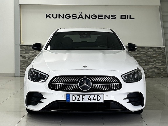 Mercedes-Benz E220 5 of 30