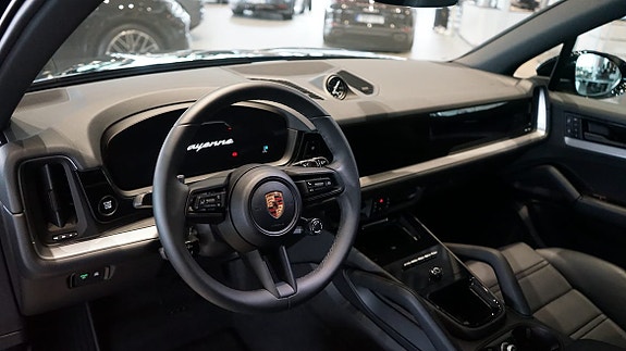 Porsche Cayenne 5 of 9