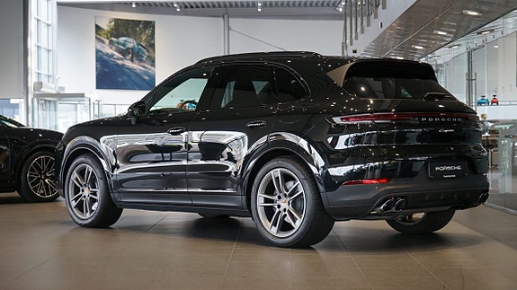 Porsche Cayenne 2 of 9
