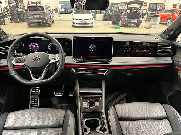 Volkswagen Tiguan 3 of 12