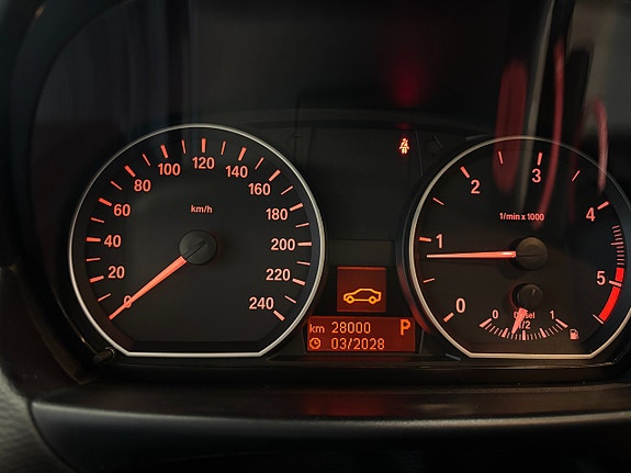 BMW 118d 9 of 17