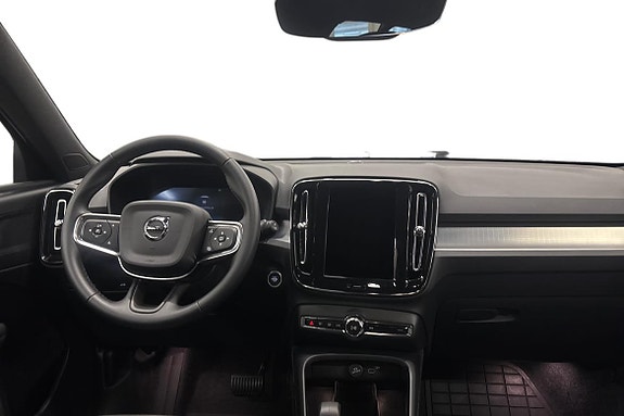 Volvo XC40 9 of 22