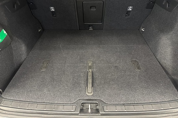 Volvo XC40 13 of 22